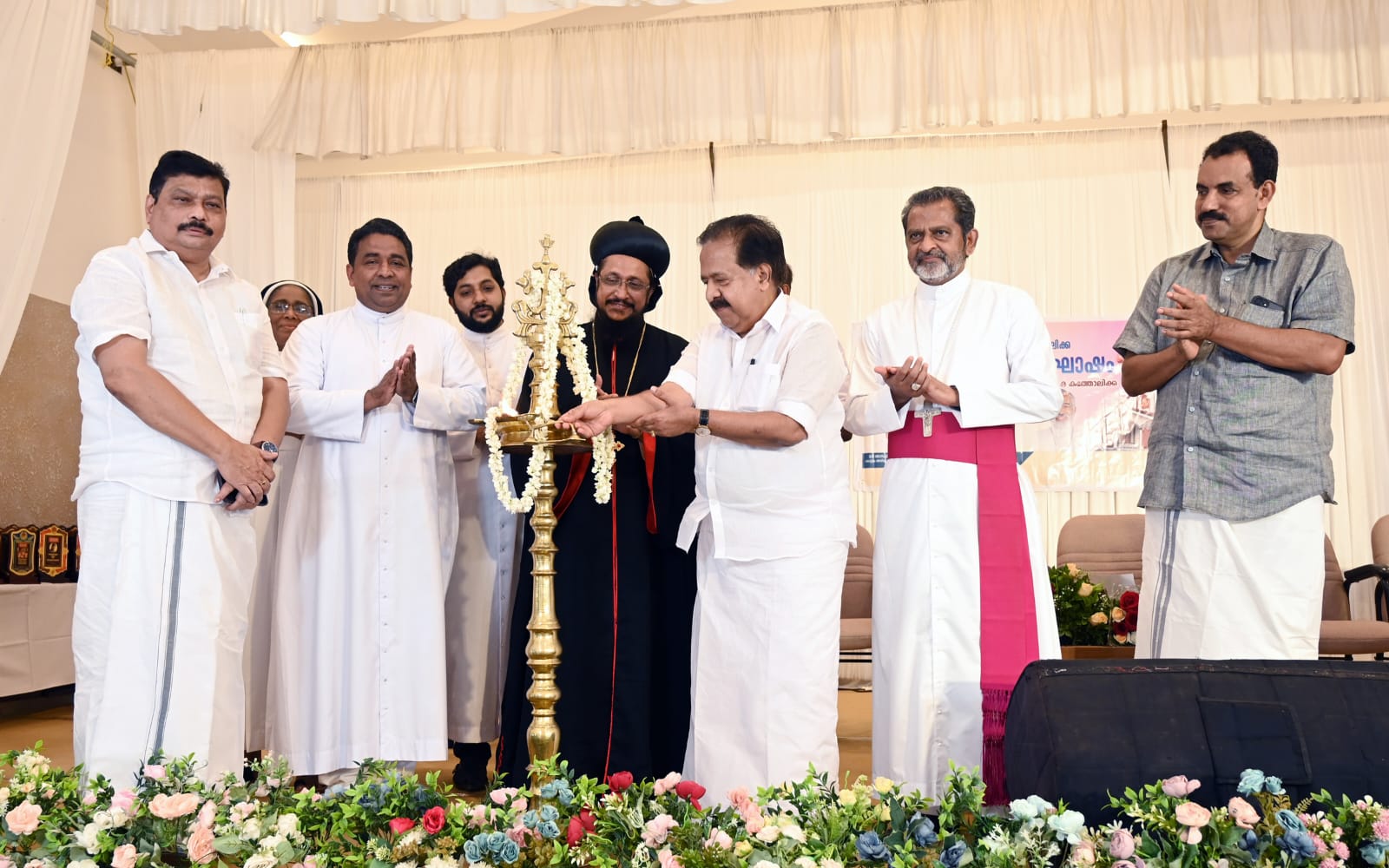 ക്നാനായ മലങ്കര കത്തോലിക്കർ ക്രൈസ്തവസമൂഹത്തിന് എന്നും വലിയൊരു മാതൃക